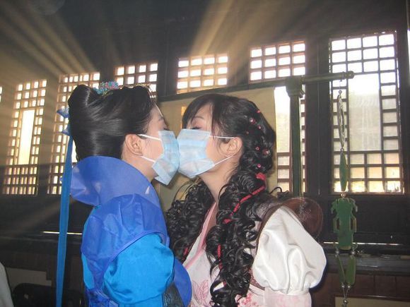 18年唐嫣过生日时杨幂有送祝福吗,唐嫣连续六年送上杨幂生日祝福