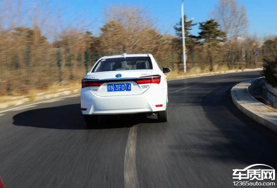 卡罗拉双擎天青石2019款试驾,家用车之最佳选择卡罗拉双擎