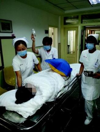 鼻血不止住院,青年医生流鼻血挂急诊