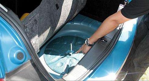 车内积水了咋办？手把手教你安全应对