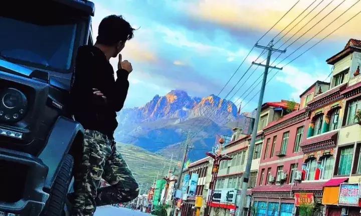 这个借李宇春、张靓颖出名的成都发型师说:美发不是暴利行业