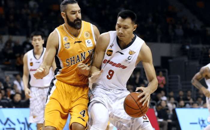 NBA旧将斯科拉詹宁斯合体又怎样?易建联高效31分14板CBA第一人