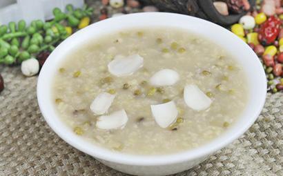 湿气重的人怎么食疗最好最有效,湿气重吃什么食物能排湿气