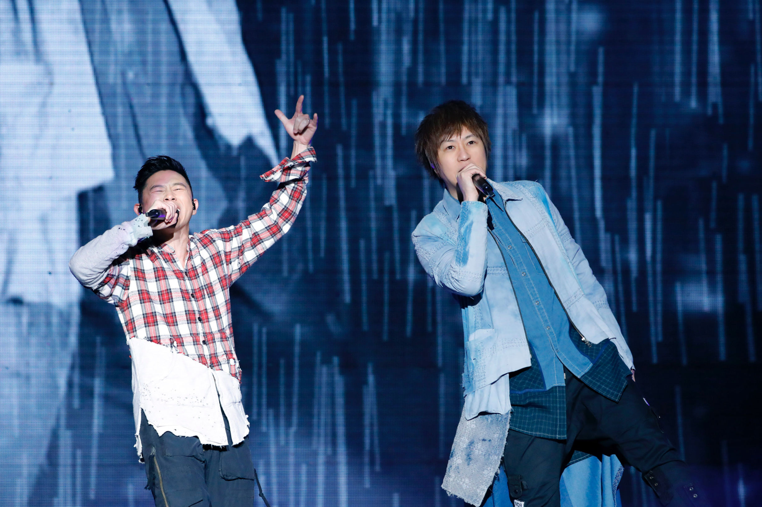 摇滚不懈！*月天五**上海一连嗨唱5天召集15万人“加班”不停歇