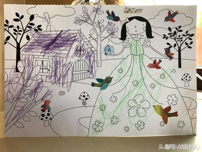 黄磊46生日两个女儿精心准备礼物，网友：妹妹的涂画也太不走心了