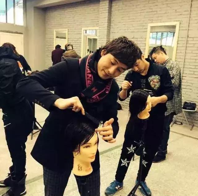 这个借李宇春、张靓颖出名的成都发型师说:美发不是暴利行业