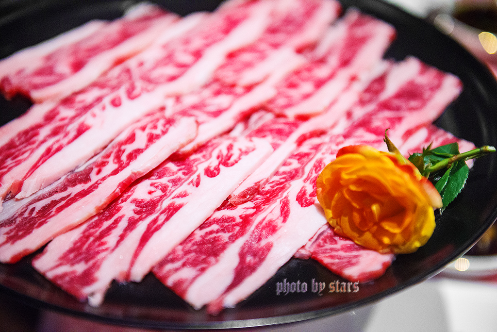 又一家暖爆上海冬天的网红黄金锅，让你穿越TVB