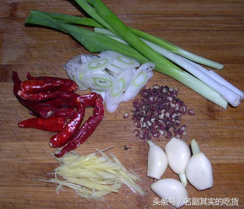 岁末年初东北杀猪菜味道好极了,杀猪菜是东北年关的代表性菜肴