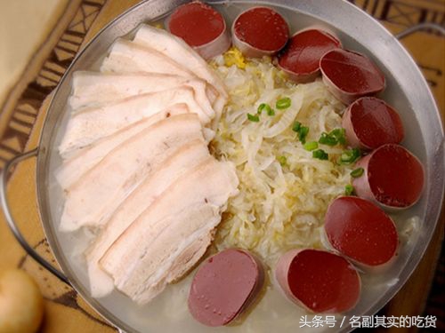 岁末年初东北杀猪菜味道好极了,杀猪菜是东北年关的代表性菜肴