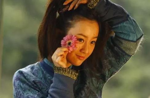 又双叒叕翻拍了！两位新晋小鲜肉你更看好谁？