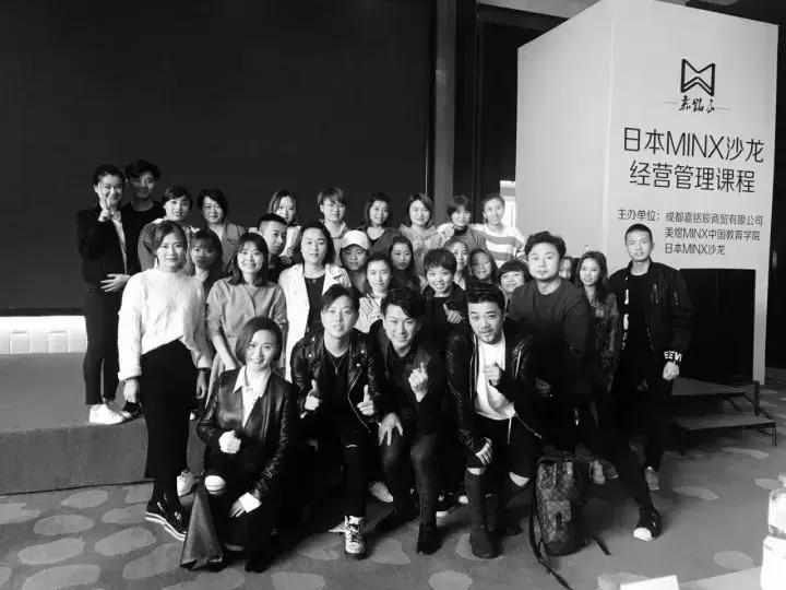 这个借李宇春、张靓颖出名的成都发型师说:美发不是暴利行业