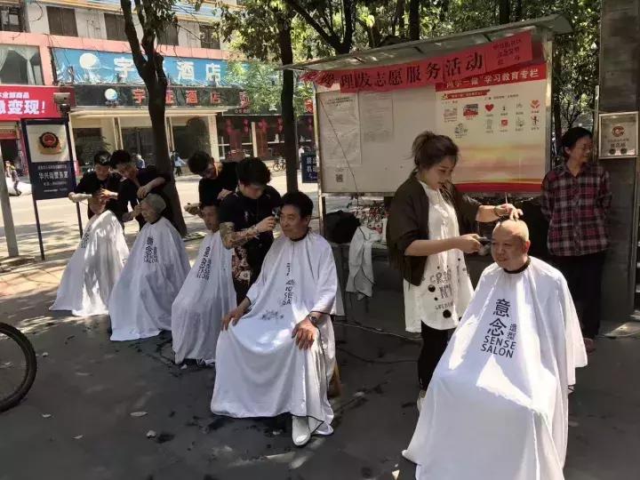 这个借李宇春、张靓颖出名的成都发型师说:美发不是暴利行业