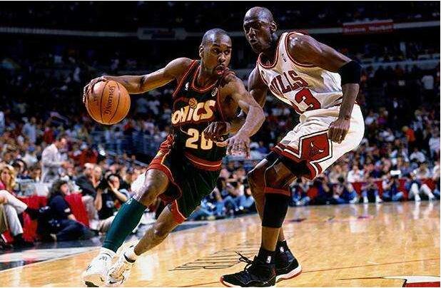 继续侃三双-得分篮板助攻，单一的战术体系下造就的数据