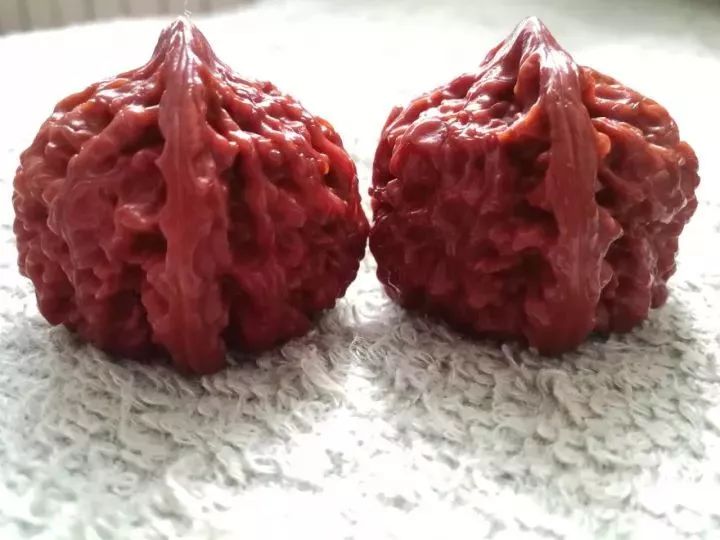 金刚菩提用刷子刷什么意思,拿刷子刷金刚菩提刷子会变色吗