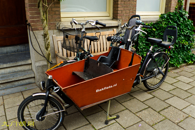 阿姆斯特丹河里自行车,阿姆斯特丹的白色自行车