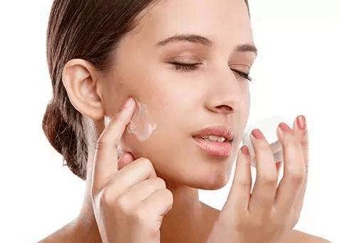 肌肤干燥发红怎么修复,脸颊泛红起痘干燥