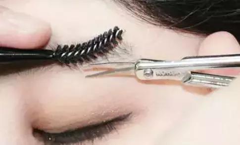 烟熏妆应该怎么化妆才好看,化妆教程烟熏妆蓝色黑色白色