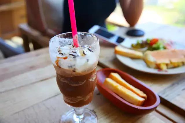 三亚鲜花网红打卡咖啡厅,三亚海边最近咖啡厅