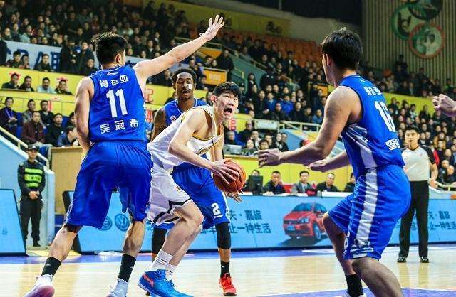 NBA旧将斯科拉詹宁斯合体又怎样?易建联高效31分14板CBA第一人