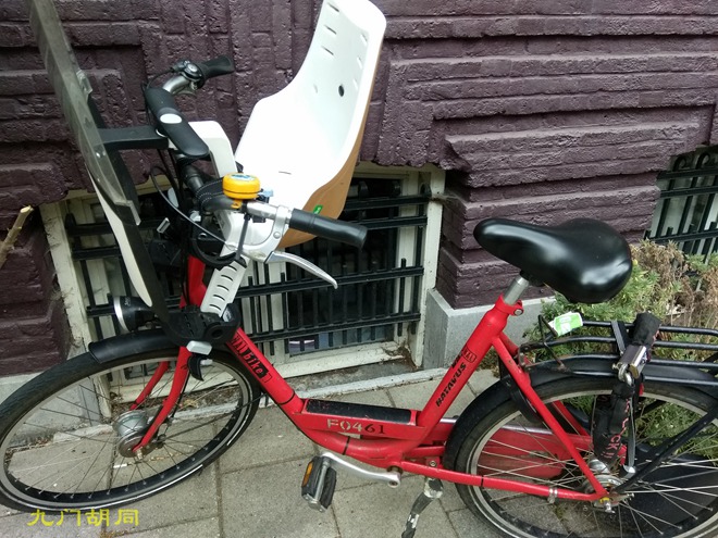 阿姆斯特丹河里自行车,阿姆斯特丹的白色自行车