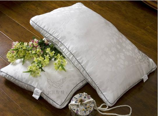 脸上长痘痘怎么办青春期学生,脸上长痘痘怎么办用什么护肤品