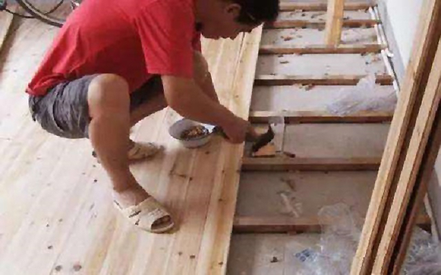 买地板好还是地板革好,买实木家具好还是板材家具好呢