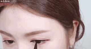 烟熏妆应该怎么化妆才好看,化妆教程烟熏妆蓝色黑色白色