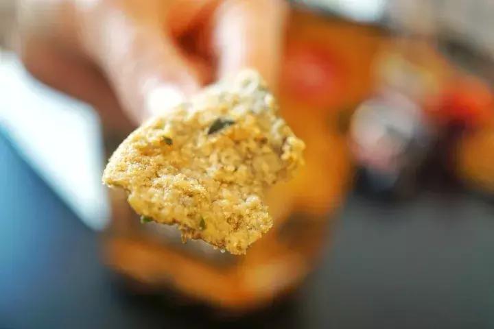 关于咸蛋黄的网红零食,上瘾的卤味零食