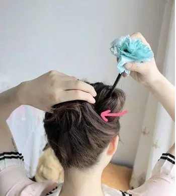 中长发发簪盘发图解,如何用发簪盘发教程