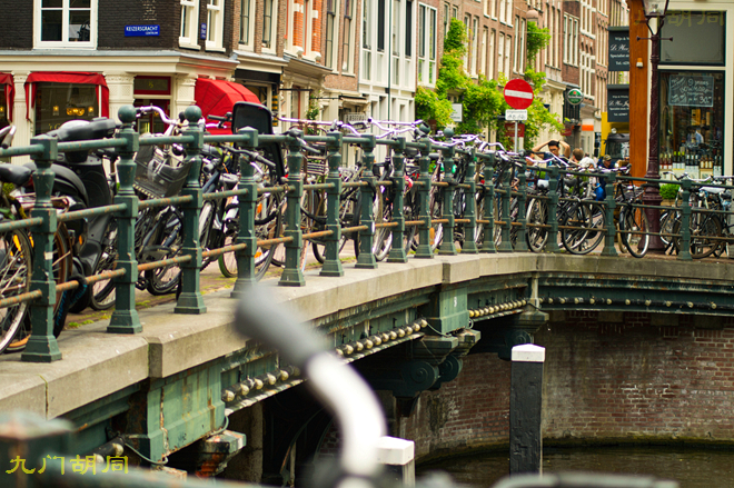 阿姆斯特丹河里自行车,阿姆斯特丹的白色自行车