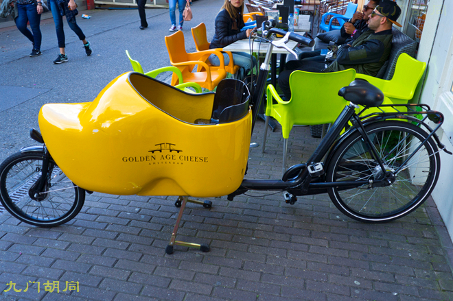 阿姆斯特丹河里自行车,阿姆斯特丹的白色自行车