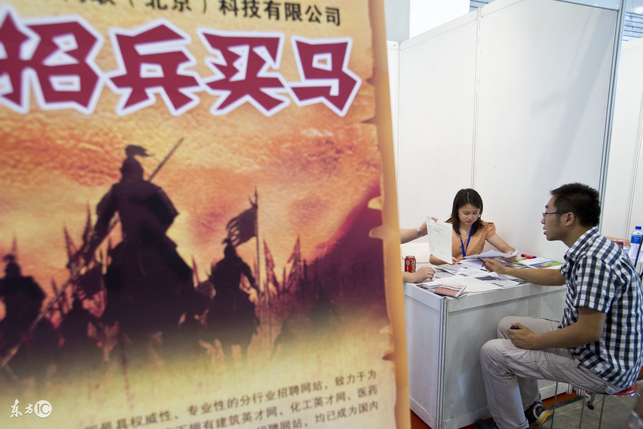 自己开发一个app需要多少钱成本,自己组建团队开发app需要多少钱