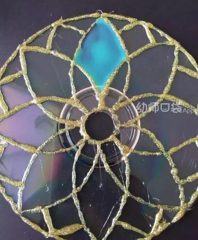 吊饰幼儿园教室吊饰简单环保,用废旧物品做关于冬天的手工吊饰