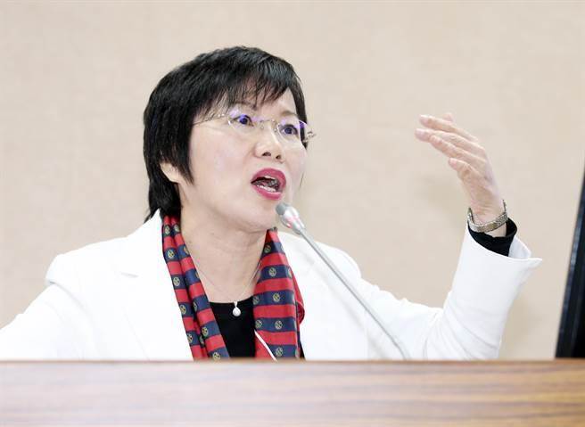 台当局为克空污或用“人造雨”奇法网友:该请萨满法师