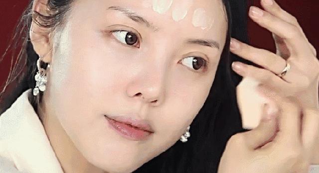 烟熏妆应该怎么化妆才好看,化妆教程烟熏妆蓝色黑色白色