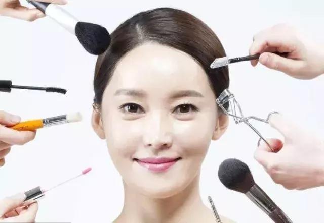 烟熏妆应该怎么化妆才好看,化妆教程烟熏妆蓝色黑色白色