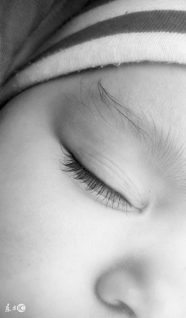 怎样才能让宝宝的睫毛又长又翘,怎么能让孩子有长长的睫毛