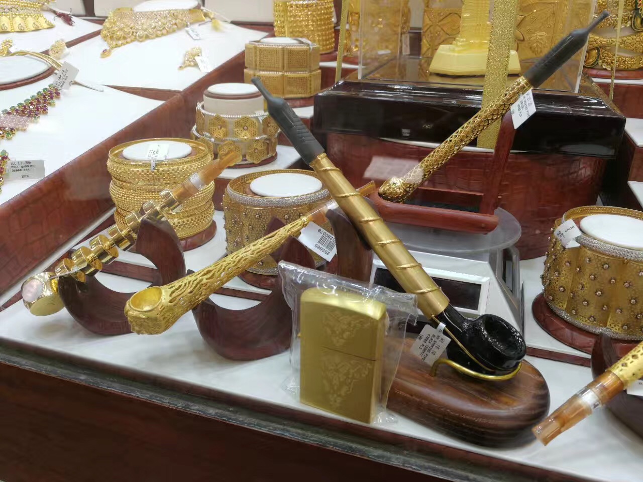 迪拜土豪有多奢侈,迪拜金子最多的土豪