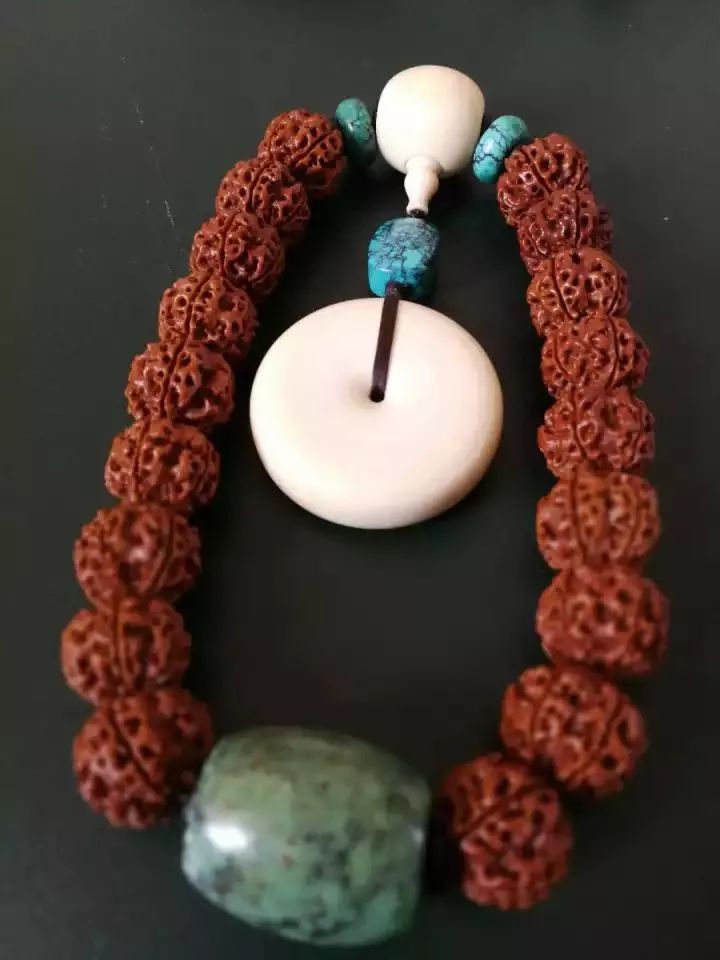 金刚菩提用刷子刷什么意思,拿刷子刷金刚菩提刷子会变色吗