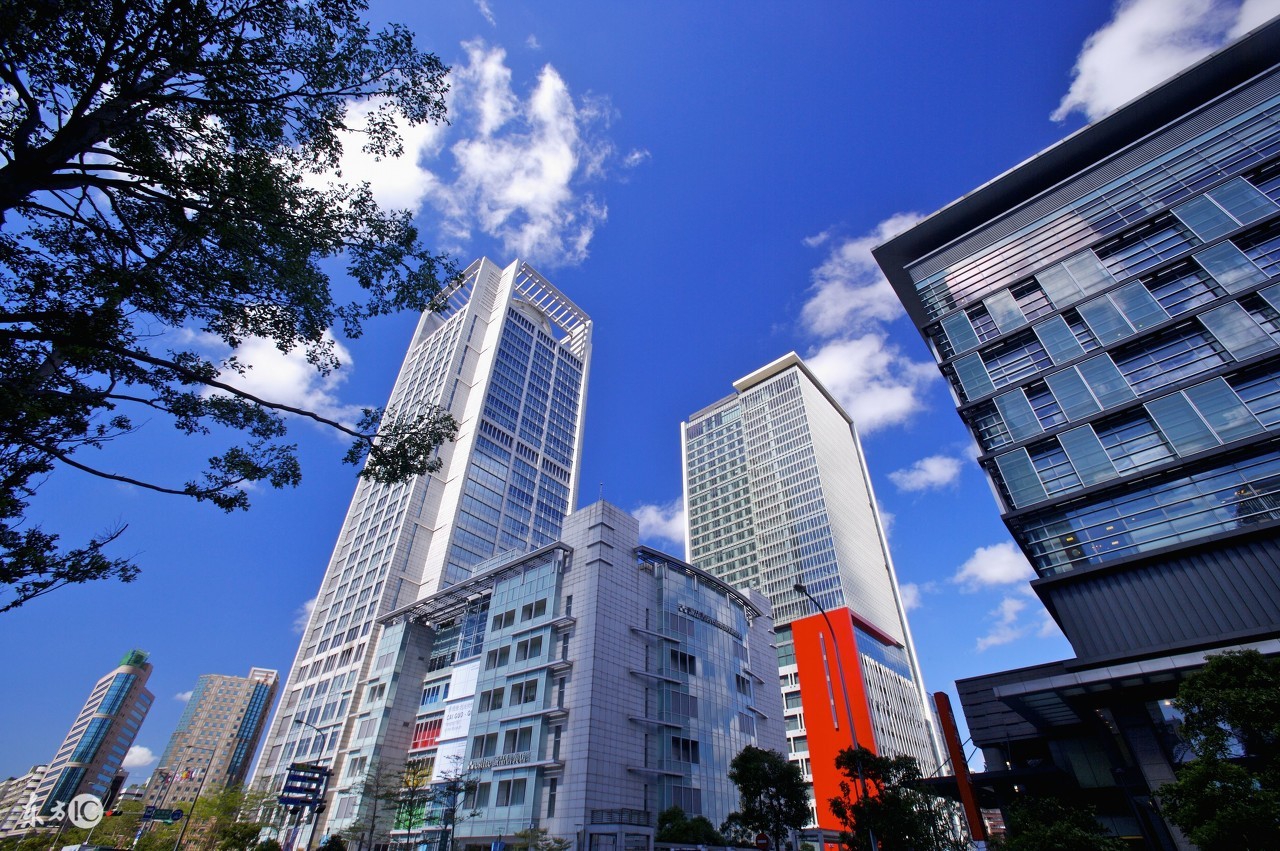 自己开发一个app需要多少钱成本,自己组建团队开发app需要多少钱