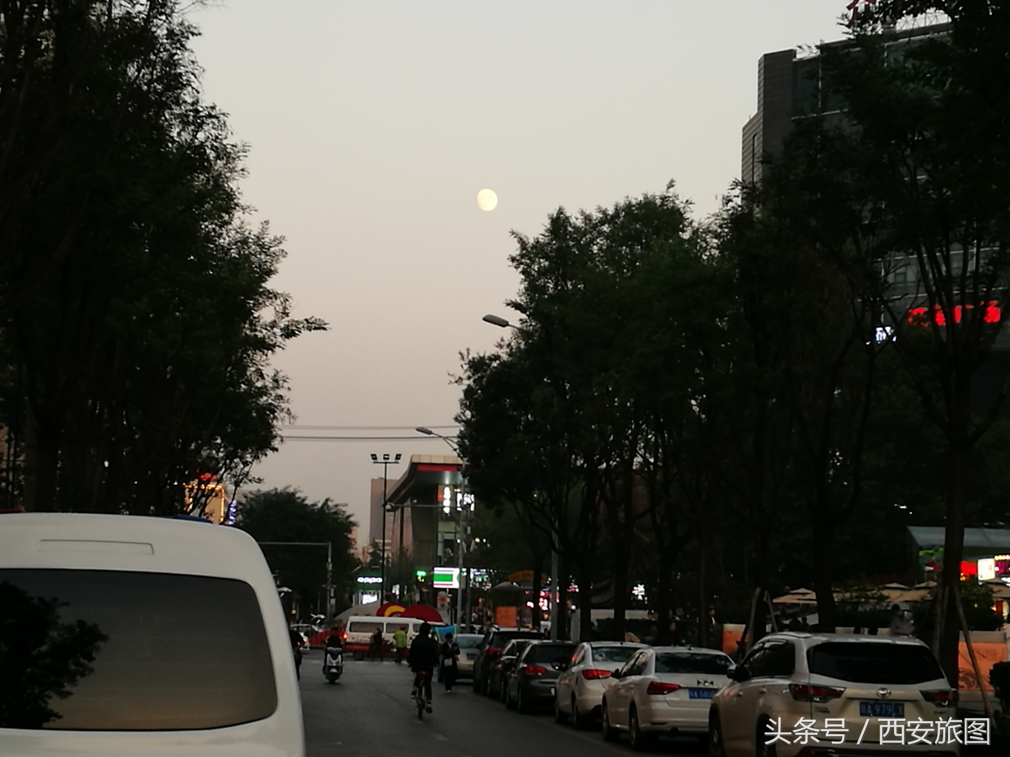 西安有哪些好玩的地方和美食街,西安小寨有什么好逛的地方