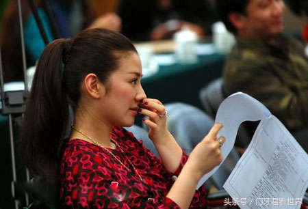 不活了，原来我心中的女神也要扣鼻屎，但最后一个除外