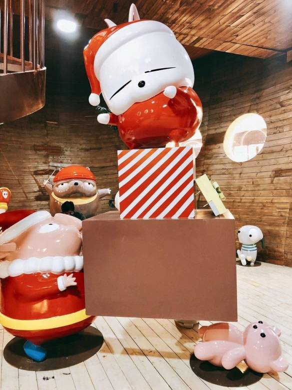 天津一姐姐带猴进宜家，人用餐具竟喂猴，素质呢！