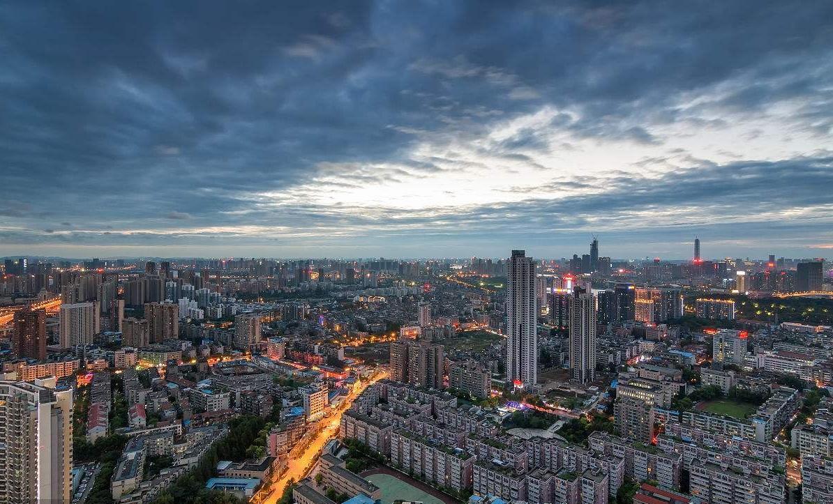 曹德旺年轻人别急着买房子,曹德旺自己买豪宅劝年轻人别买房