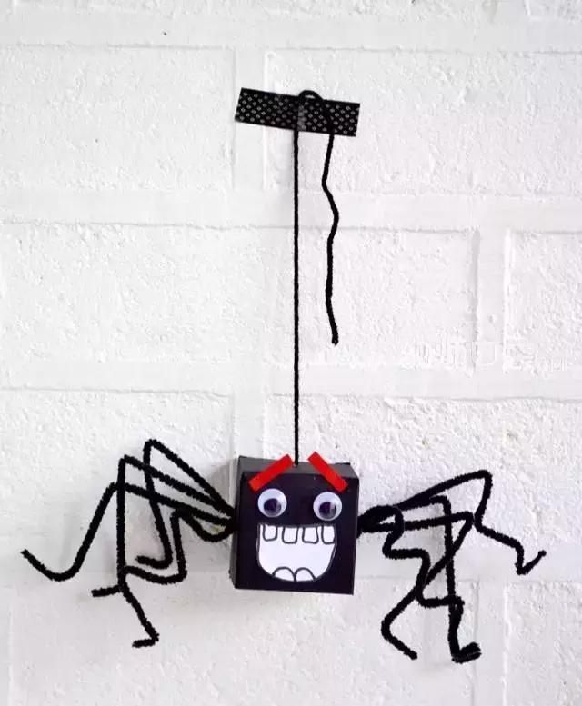 吊饰幼儿园教室吊饰简单环保,用废旧物品做关于冬天的手工吊饰