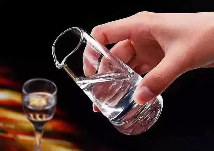 酱香白酒与酿造白酒有什么区别,怎么识别酱香白酒是酿造还是勾兑