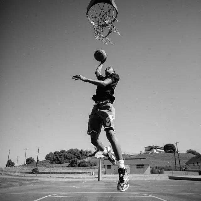 内线收缩的情况下怎么突破,内线脚步慢怎么办