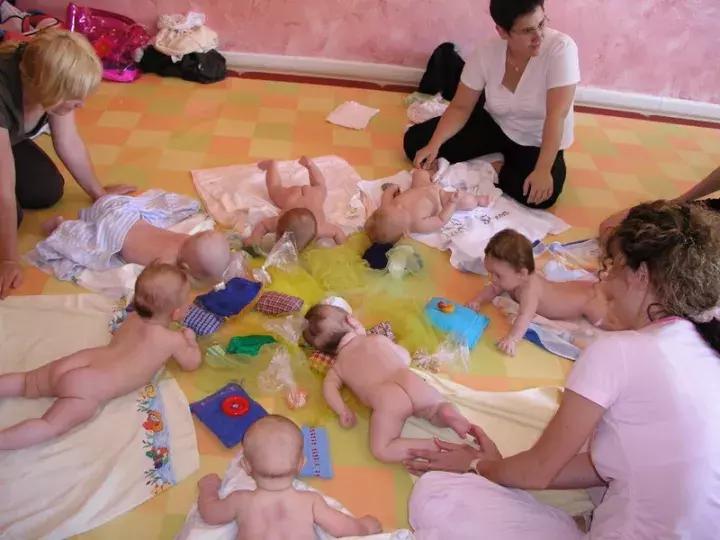 德国妈妈带俩孩子,德国妈妈带两娃