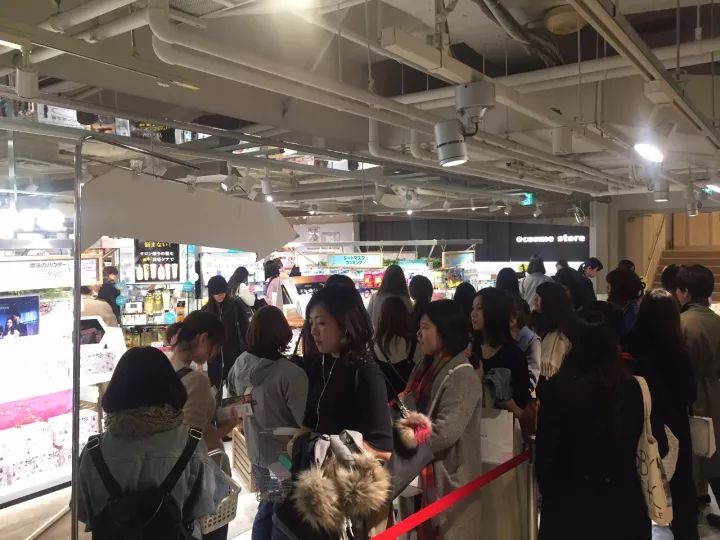 日本门店如何吸引年轻人？品牌IP化成8090后收割机｜鲜锋日本行