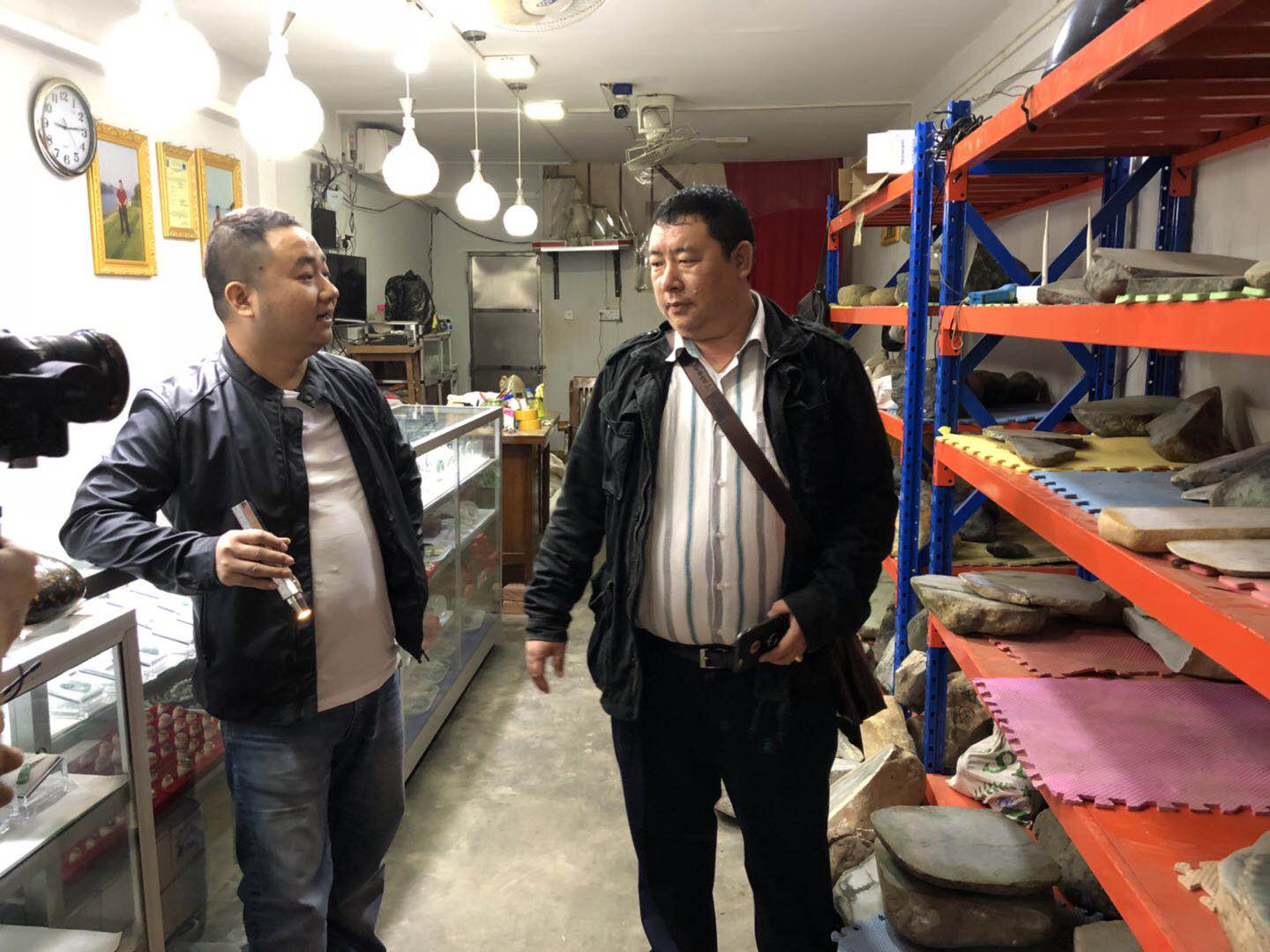 缅甸曼德勒角湾翡翠市场原石收购,缅甸角湾翡翠交易市场